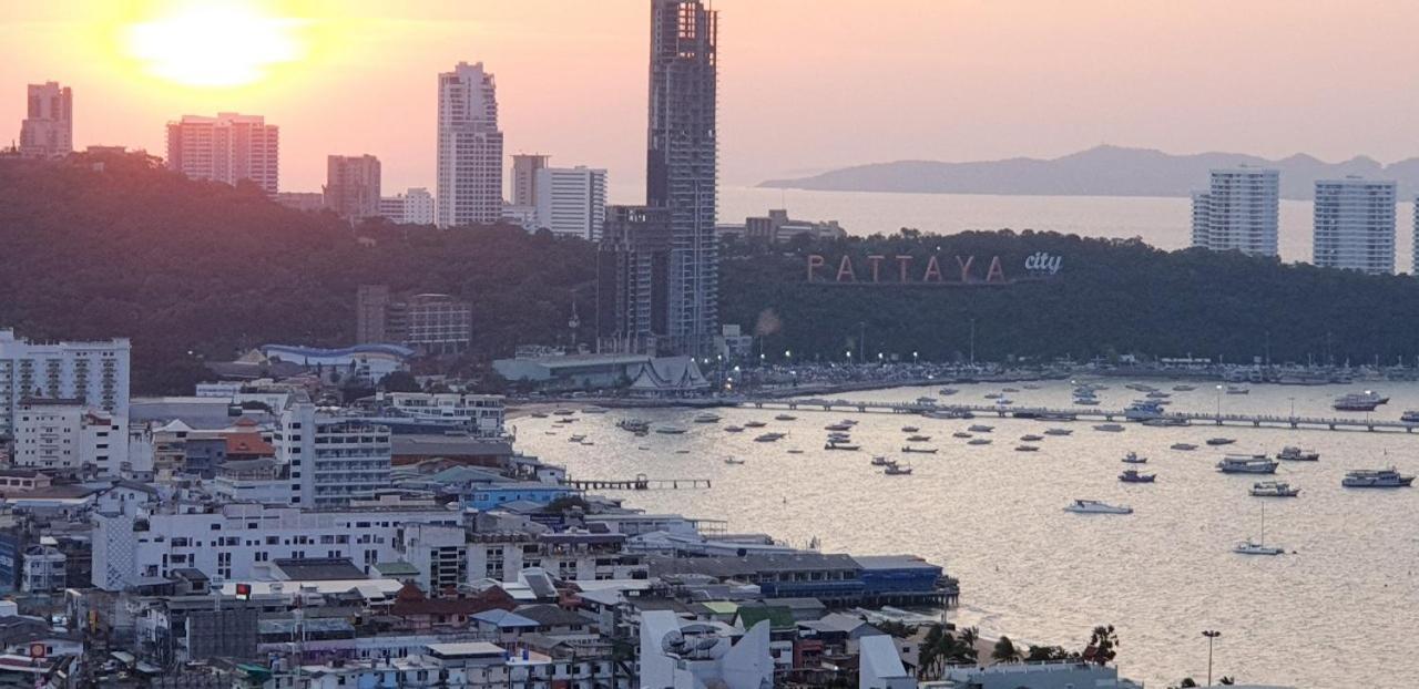 Apartment The Base Long Balcony King-bed With Infinity Pool & Free Netflix Pattaya