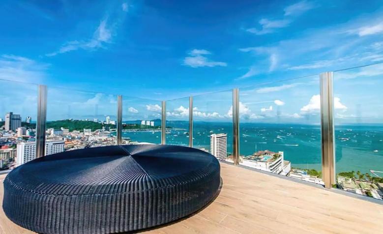 The Base Long Balcony King-bed With Infinity Pool & Free Netflix